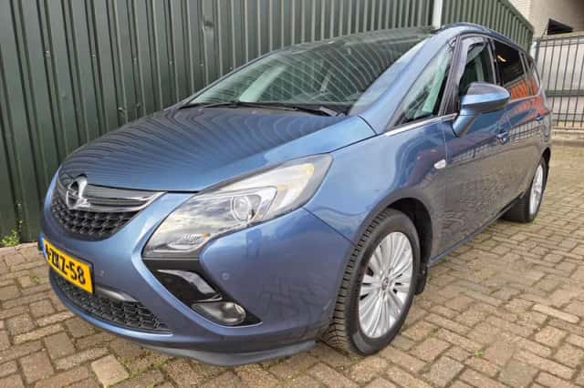 Opel Zafira (2015) thumbnail 1