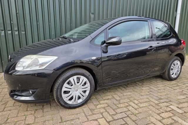 Toyota Auris (2008) thumbnail 2
