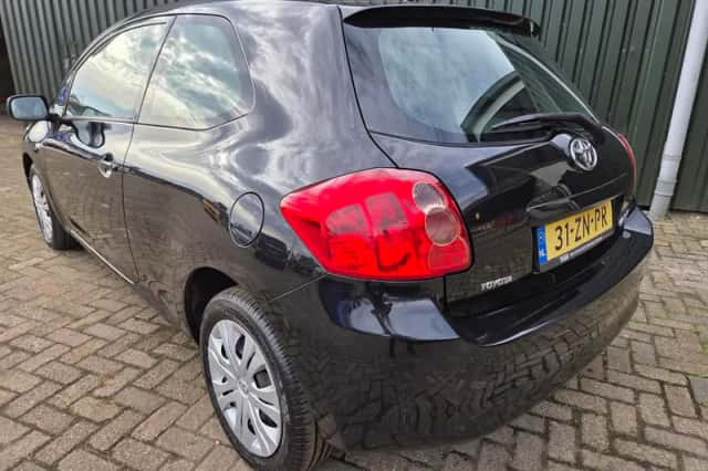 Toyota Auris (2008) thumbnail 4