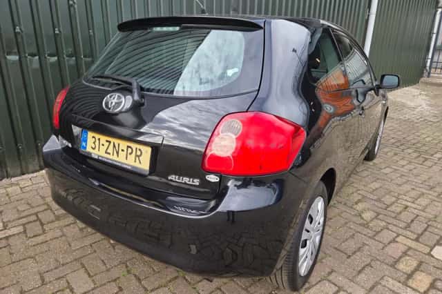 Toyota Auris (2008) thumbnail 6