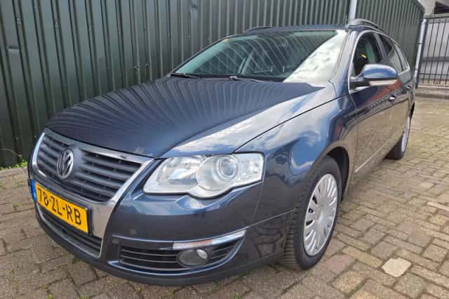Volkswagen Passat (2008) thumbnail 1