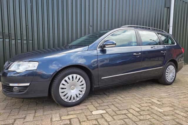 Volkswagen Passat (2008) thumbnail 2