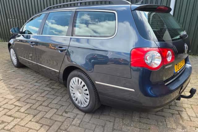Volkswagen Passat (2008) thumbnail 3