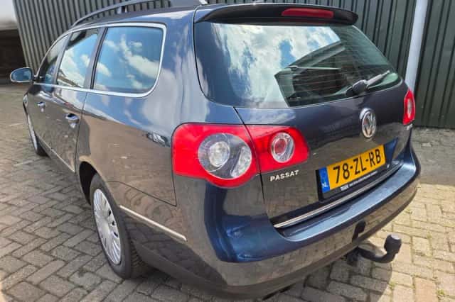 Volkswagen Passat (2008) thumbnail 4