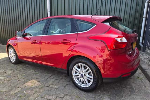 Ford Focus (2014) thumbnail 3