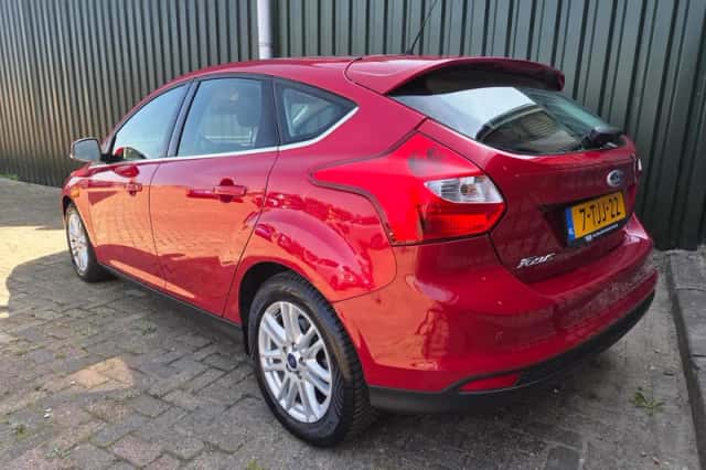 Ford Focus (2014) thumbnail 4