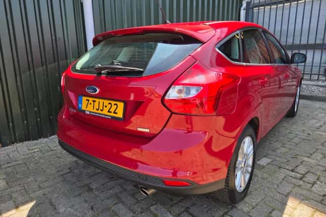 Ford Focus (2014) thumbnail 6