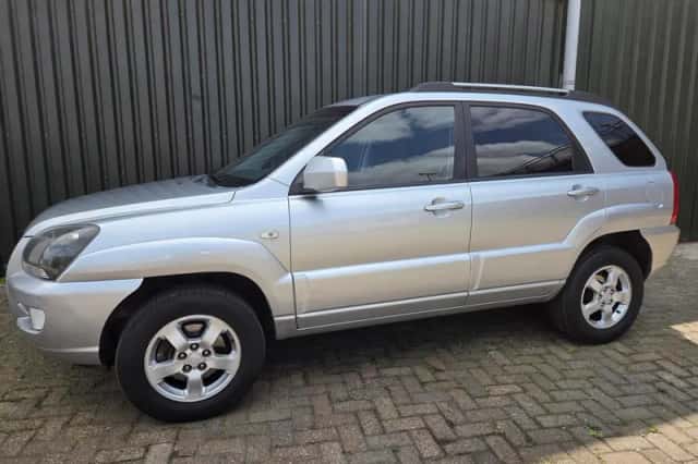 Kia Sportage (2009) thumbnail 2