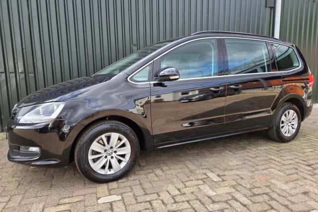 Volkswagen Sharan (2011) thumbnail 2