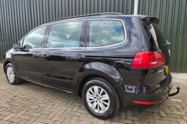 Volkswagen Sharan (2011) thumbnail 3