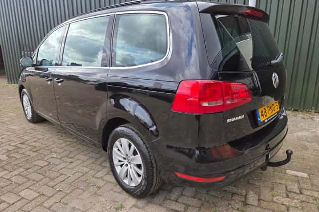 Volkswagen Sharan (2011) thumbnail 4