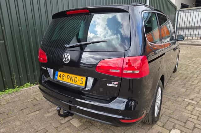 Volkswagen Sharan (2011) thumbnail 6
