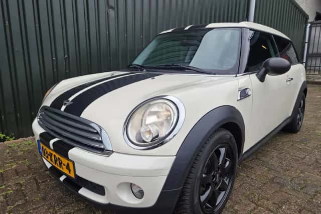 MINI Clubman (2010) thumbnail 1