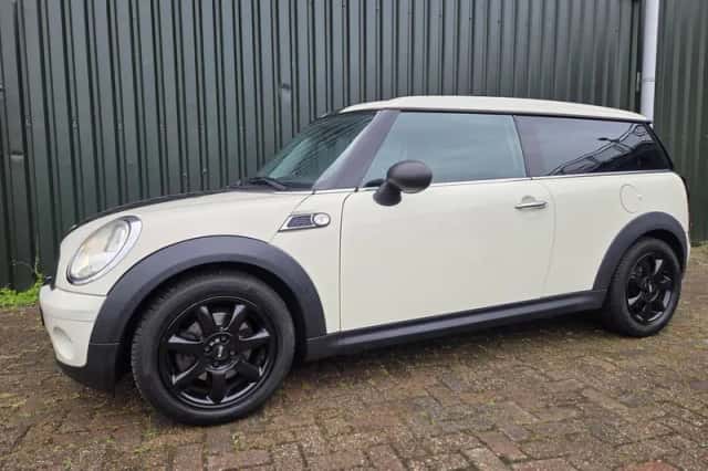MINI Clubman (2010) thumbnail 2