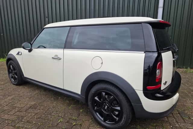 MINI Clubman (2010) thumbnail 3