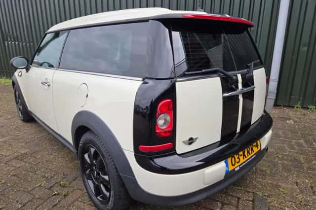 MINI Clubman (2010) thumbnail 4