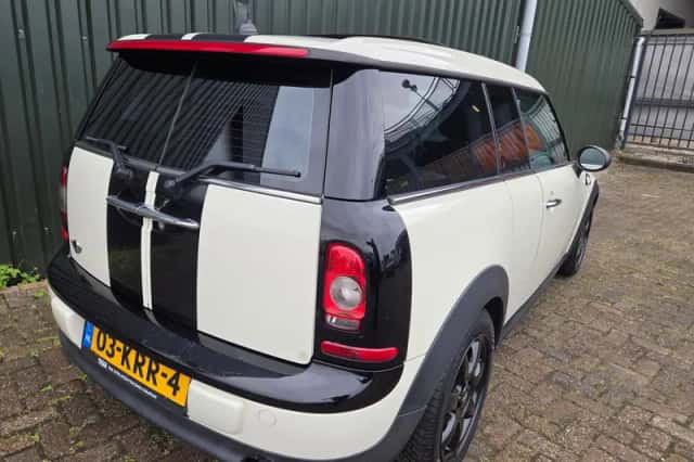 MINI Clubman (2010) thumbnail 6