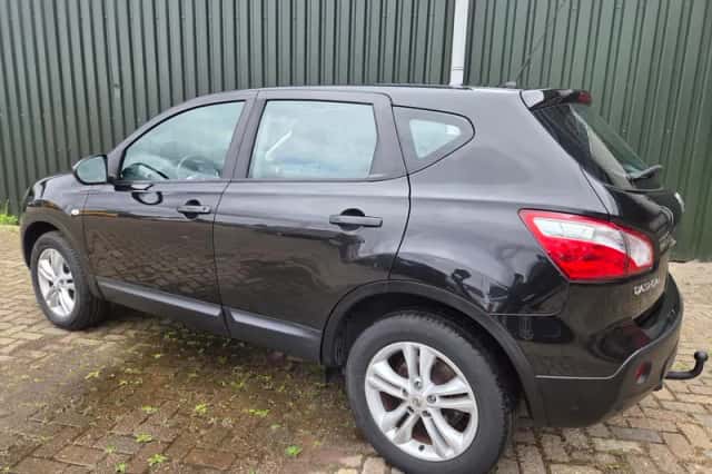 Nissan Qashqai (2012) thumbnail 3