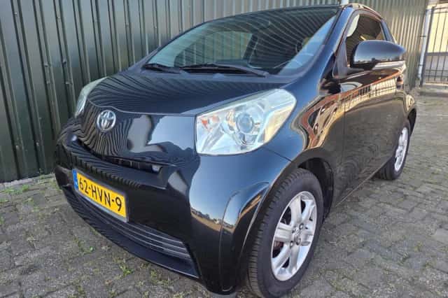 Toyota iQ (2009) thumbnail 1