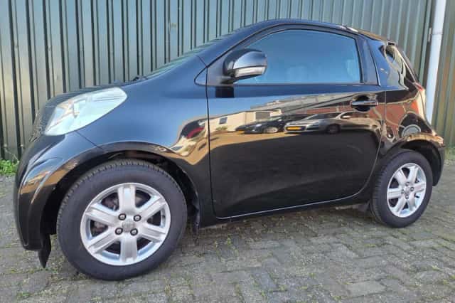 Toyota iQ (2009) thumbnail 2