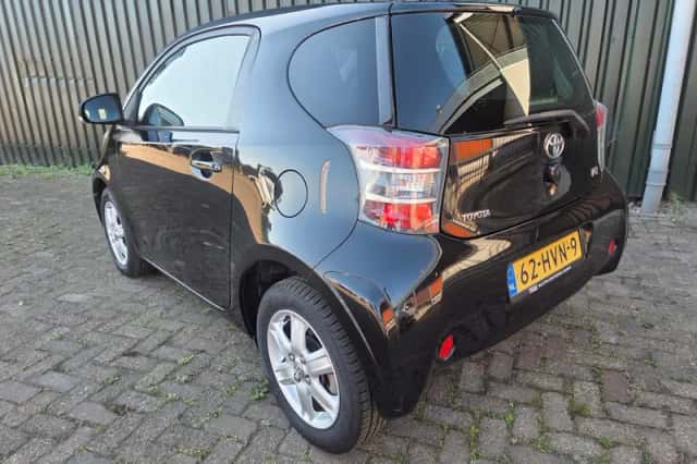 Toyota iQ (2009) thumbnail 4