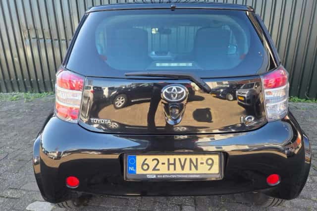 Toyota iQ (2009) thumbnail 5