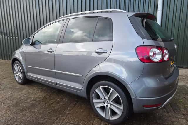 Volkswagen Golf (2010) thumbnail 3