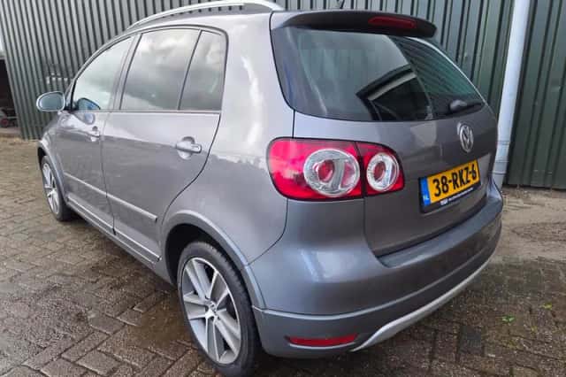 Volkswagen Golf (2010) thumbnail 4