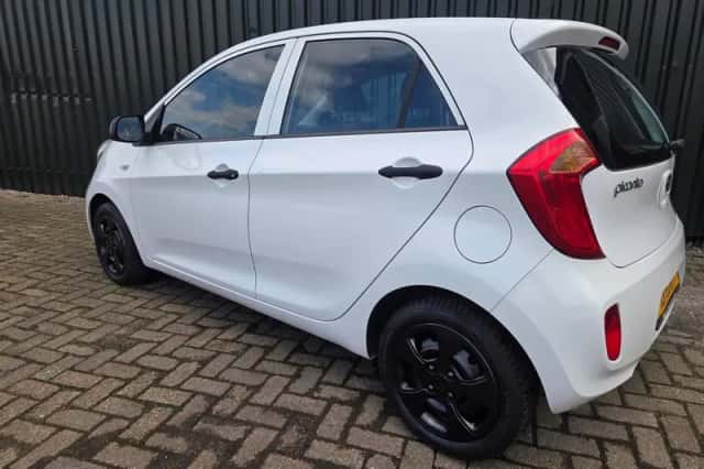 Kia Picanto (2011) thumbnail 3