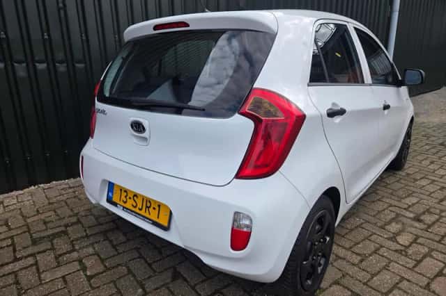 Kia Picanto (2011) thumbnail 6