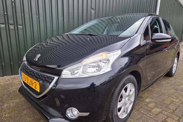 Peugeot 208 (2013) thumbnail 1