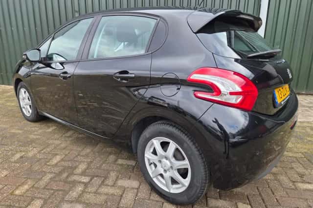 Peugeot 208 (2013) thumbnail 3