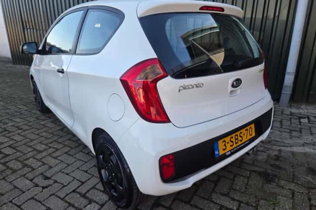 Kia Picanto (2013) thumbnail 4