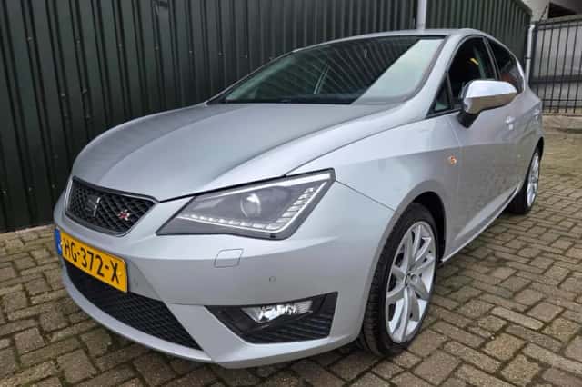 SEAT Ibiza (2015) thumbnail 1