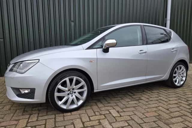 SEAT Ibiza (2015) thumbnail 2