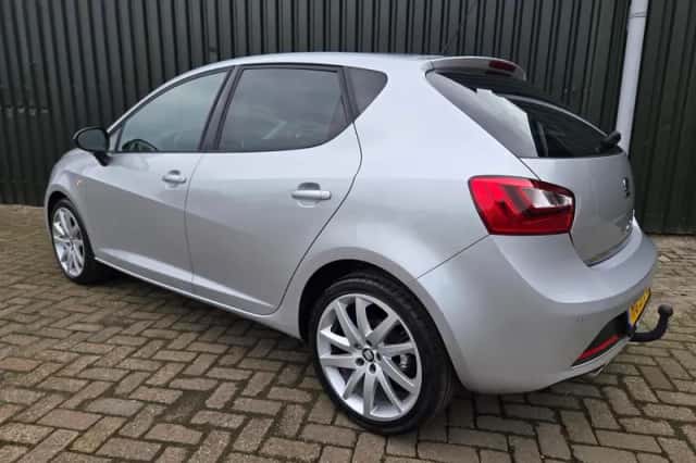 SEAT Ibiza (2015) thumbnail 3
