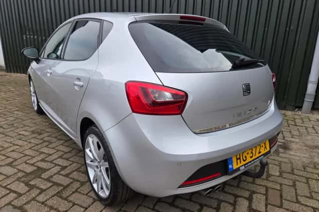 SEAT Ibiza (2015) thumbnail 4