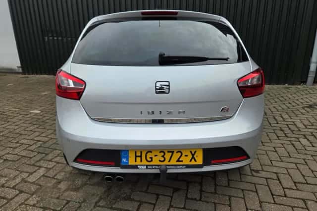 SEAT Ibiza (2015) thumbnail 5