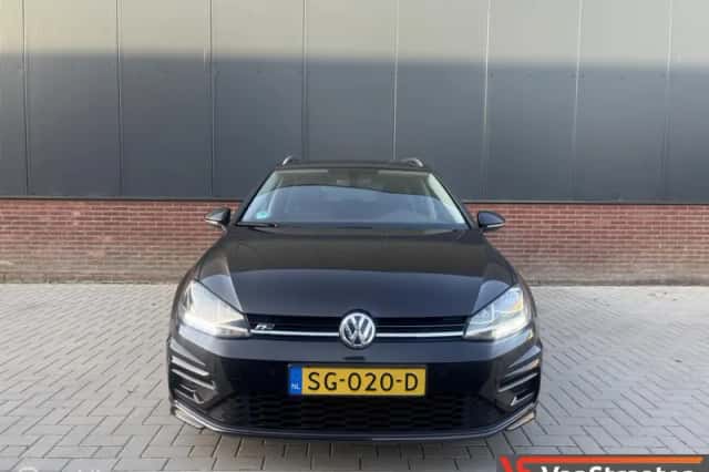 Volkswagen Golf (2018) thumbnail 3