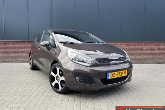 Kia Rio (2012) thumbnail 1