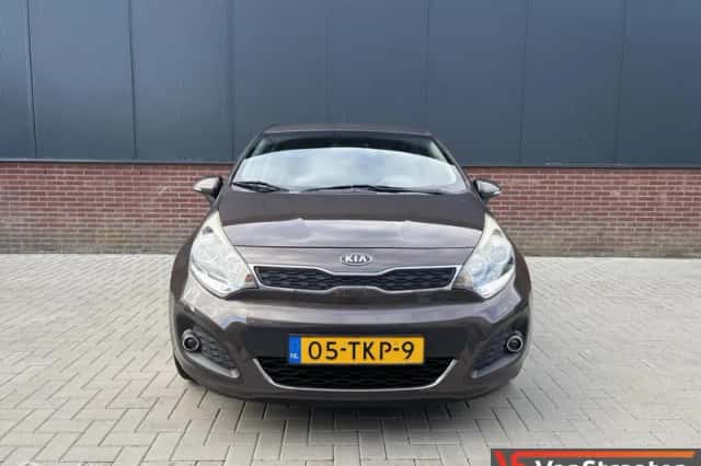 Kia Rio (2012) thumbnail 2