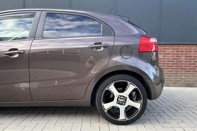 Kia Rio (2012) thumbnail 6