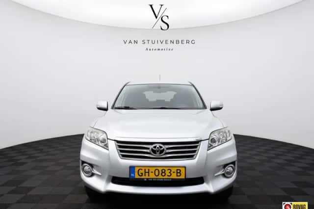 Toyota RAV4 (2010) thumbnail 2