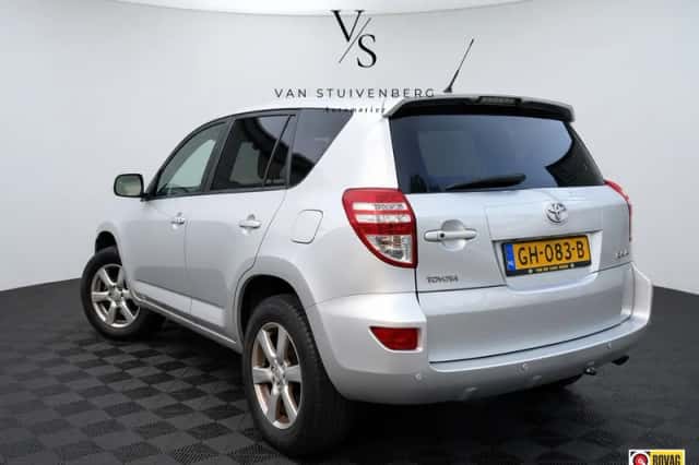 Toyota RAV4 (2010) thumbnail 4