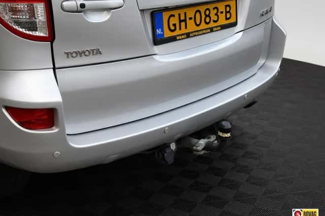 Toyota RAV4 (2010) thumbnail 5