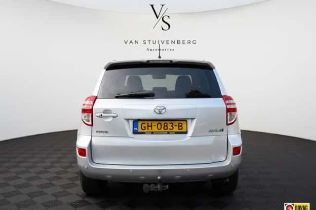 Toyota RAV4 (2010) thumbnail 6