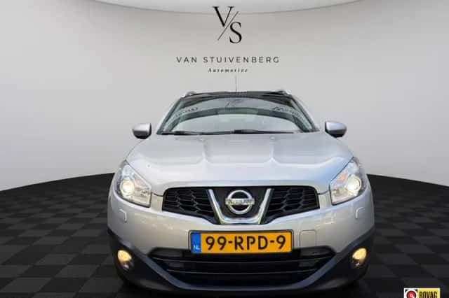 Nissan Qashqai (2011) thumbnail 4