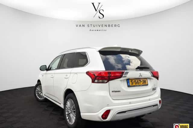 Mitsubishi Outlander (2019) thumbnail 5