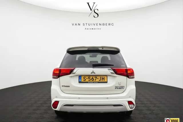 Mitsubishi Outlander (2019) thumbnail 6