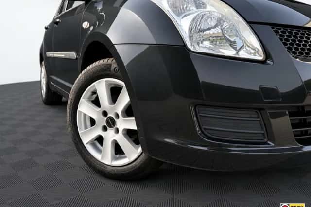 Suzuki Swift (2009) thumbnail 2